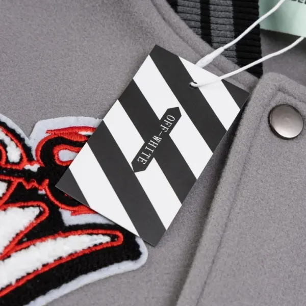 【OFF-WHITE 公式旗艦店】オフホワイト 野球着 ジャケット着ご好評に付き再入荷!241023 【OFF-WHITE 公式旗艦店】オフホワイト 野球着 ジャケット着ご好評に付き再入荷!241023