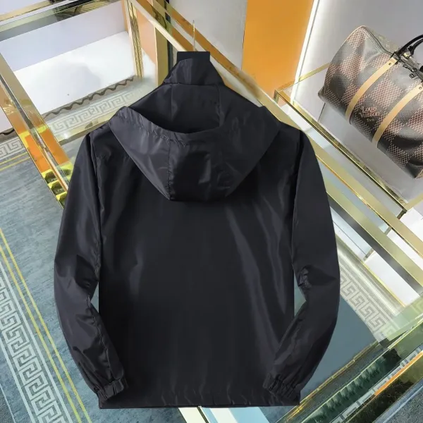 【PRADA 公式旗艦店】プラダ ジャケット着 ご好評に付き再入荷!250107 【PRADA 公式旗艦店】プラダ ジャケット着 ご好評に付き再入荷!250107