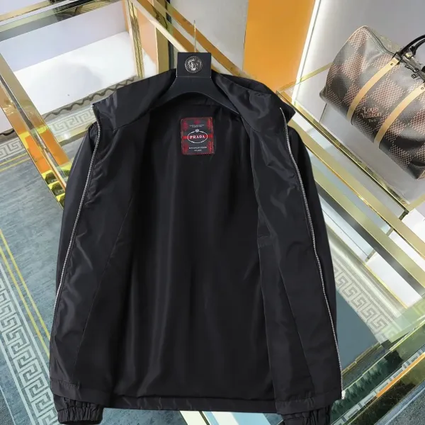 【PRADA 公式旗艦店】プラダ ジャケット着 ご好評に付き再入荷!250107 【PRADA 公式旗艦店】プラダ ジャケット着 ご好評に付き再入荷!250107
