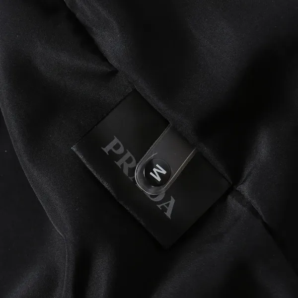 【PRADA 公式旗艦店】プラダ ジャケット着 ご好評に付き再入荷!250107 【PRADA 公式旗艦店】プラダ ジャケット着 ご好評に付き再入荷!250107