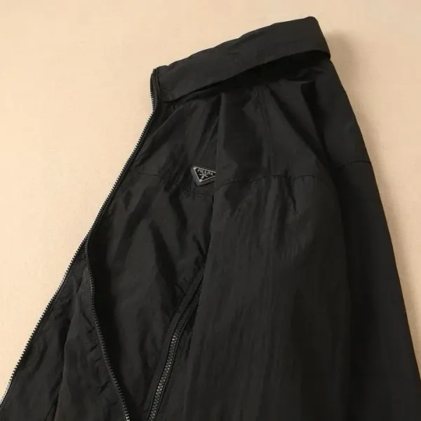 【PRADA 公式旗艦店】プラダ ジャケット着 ご好評に付き再入荷!250107 【PRADA 公式旗艦店】プラダ ジャケット着 ご好評に付き再入荷!250107