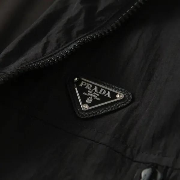 【PRADA 公式旗艦店】プラダ ジャケット着 ご好評に付き再入荷!250107 【PRADA 公式旗艦店】プラダ ジャケット着 ご好評に付き再入荷!250107