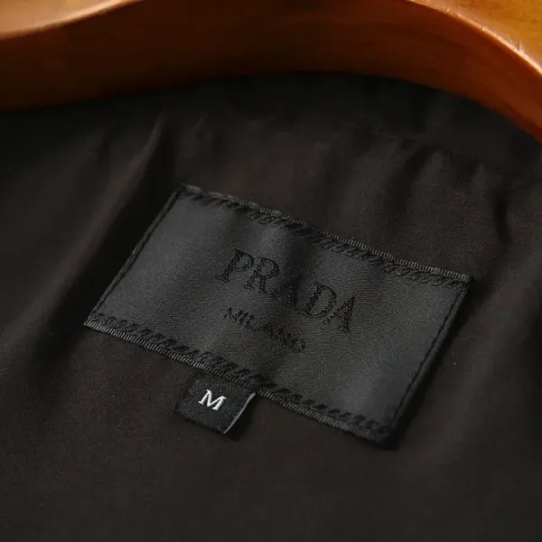 【PRADA 公式旗艦店】プラダ ジャケット着 ご好評に付き再入荷!250107 【PRADA 公式旗艦店】プラダ ジャケット着 ご好評に付き再入荷!250107
