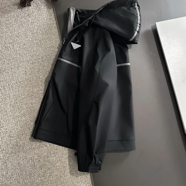 【PRADA 公式旗艦店】プラダ ジャケット着 好評に付き再入荷 241224 【PRADA 公式旗艦店】プラダ ジャケット着 好評に付き再入荷 241224
