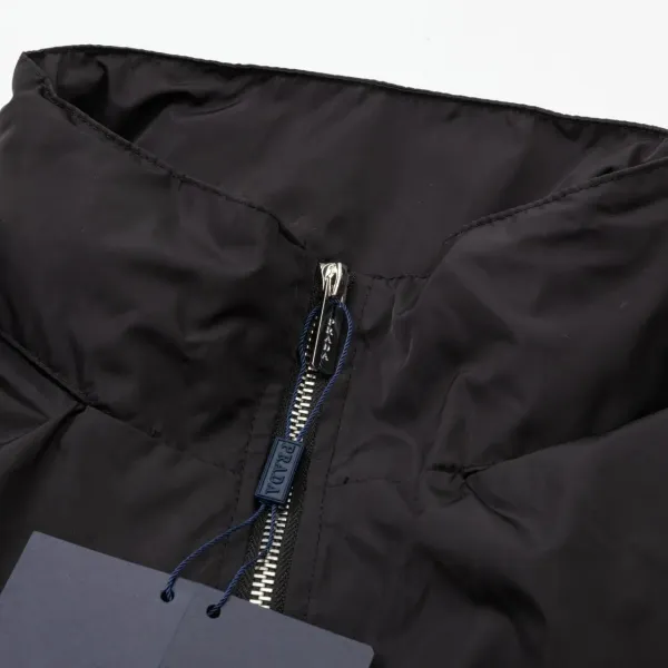 【PRADA 公式旗艦店】プラダ ジャケット着 好評に付き再入荷 241224 【PRADA 公式旗艦店】プラダ ジャケット着 好評に付き再入荷 241224