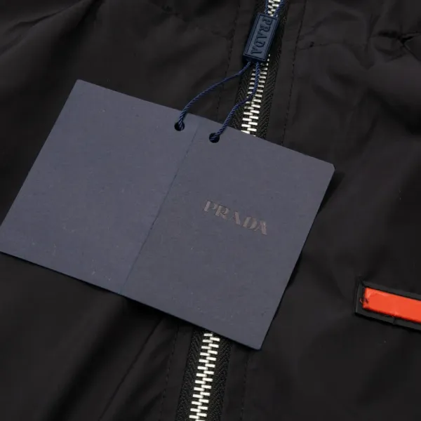 【PRADA 公式旗艦店】プラダ ジャケット着 好評に付き再入荷 241224 【PRADA 公式旗艦店】プラダ ジャケット着 好評に付き再入荷 241224