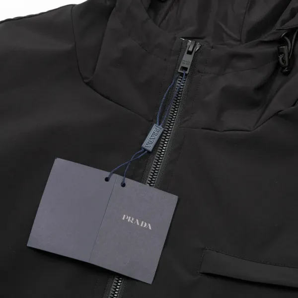 【PRADA 公式旗艦店】プラダ ジャケット着 好評に付き再入荷 241224 【PRADA 公式旗艦店】プラダ ジャケット着 好評に付き再入荷 241224