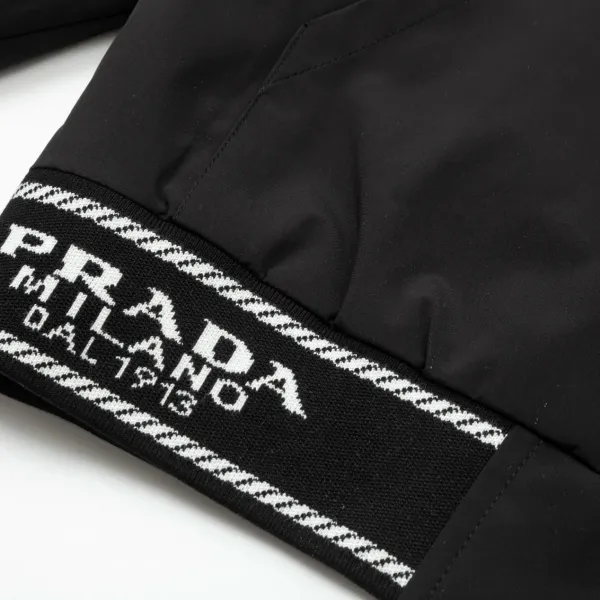 【PRADA 公式旗艦店】プラダ ジャケット着 好評に付き再入荷 241224 【PRADA 公式旗艦店】プラダ ジャケット着 好評に付き再入荷 241224