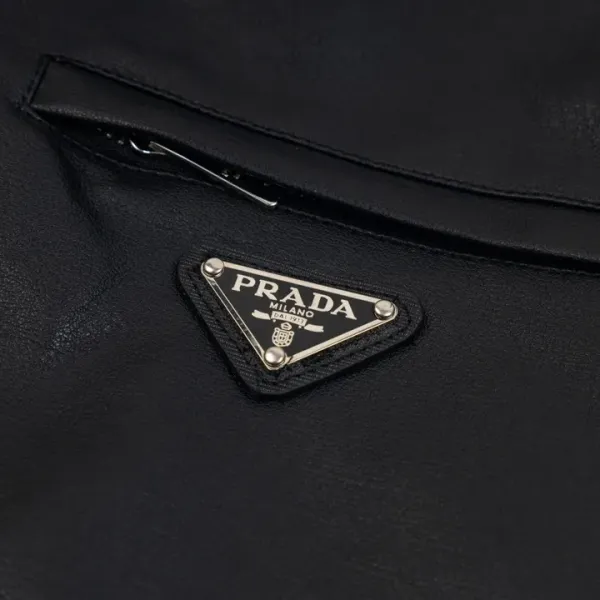 【PRADA 公式旗艦店】プラダ ジャケット着 好評に付き再入荷 241224 【PRADA 公式旗艦店】プラダ ジャケット着 好評に付き再入荷 241224