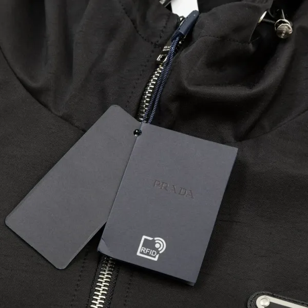【PRADA 公式旗艦店】プラダ ジャケット着 好評に付き再入荷! 241213 【PRADA 公式旗艦店】プラダ ジャケット着 好評に付き再入荷! 241213