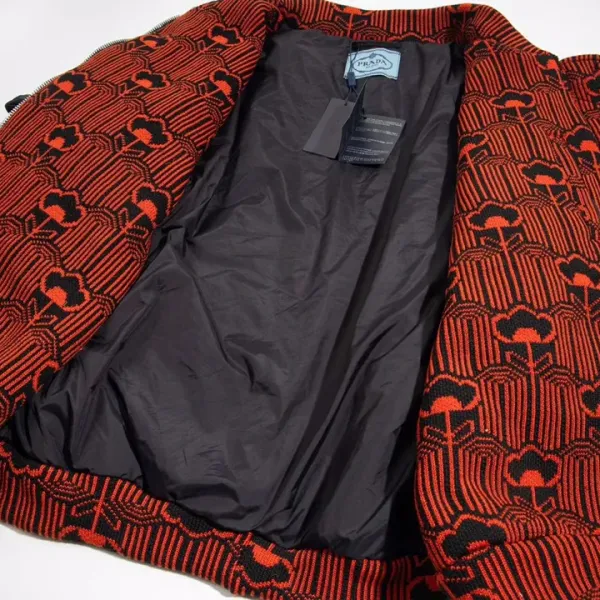 【PRADA 公式旗艦店】プラダ ジャケット着 好評に付き再入荷!241123 【PRADA 公式旗艦店】プラダ ジャケット着 好評に付き再入荷!241123