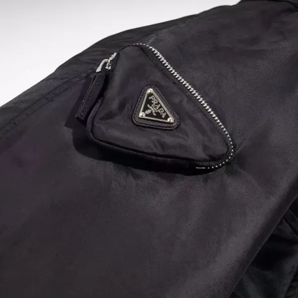 【PRADA 公式旗艦店】プラダ ジャケット着 好評に付き再入荷!241123 【PRADA 公式旗艦店】プラダ ジャケット着 好評に付き再入荷!241123