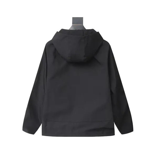 【PRADA 公式旗艦店】 プラダ ジャケット着 ご好評に付き再入荷!241024 【PRADA 公式旗艦店】 プラダ ジャケット着 ご好評に付き再入荷!241024