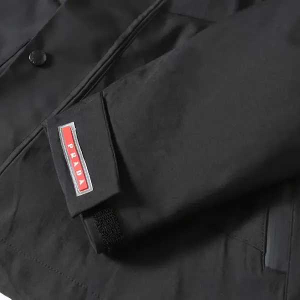 【PRADA 公式旗艦店】 プラダ ジャケット着 ご好評に付き再入荷!241024 【PRADA 公式旗艦店】 プラダ ジャケット着 ご好評に付き再入荷!241024