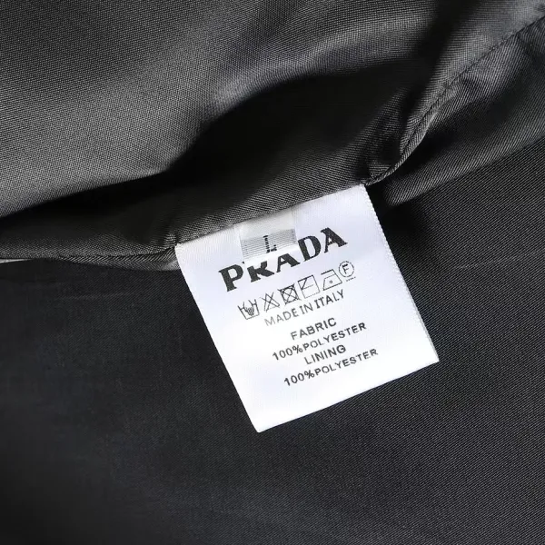 【PRADA 公式旗艦店】 プラダ ジャケット着 ご好評に付き再入荷!241024 【PRADA 公式旗艦店】 プラダ ジャケット着 ご好評に付き再入荷!241024