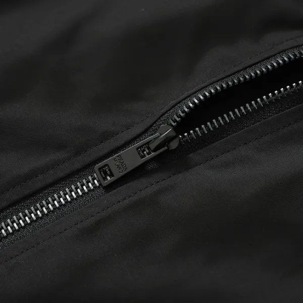 【PRADA 公式旗艦店】 プラダ ジャケット着 ご好評に付き再入荷!241024 【PRADA 公式旗艦店】 プラダ ジャケット着 ご好評に付き再入荷!241024