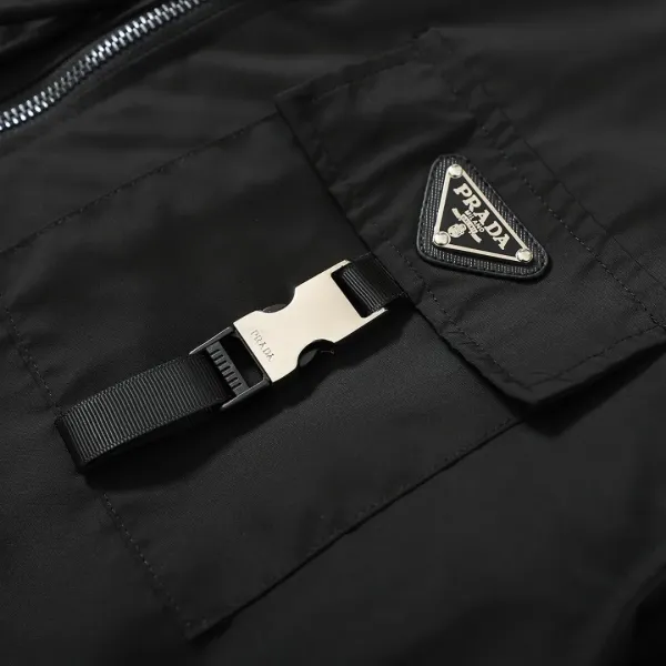 【PRADA 公式旗艦店】 プラダ ジャケット着 ご好評に付き再入荷!241024 【PRADA 公式旗艦店】 プラダ ジャケット着 ご好評に付き再入荷!241024