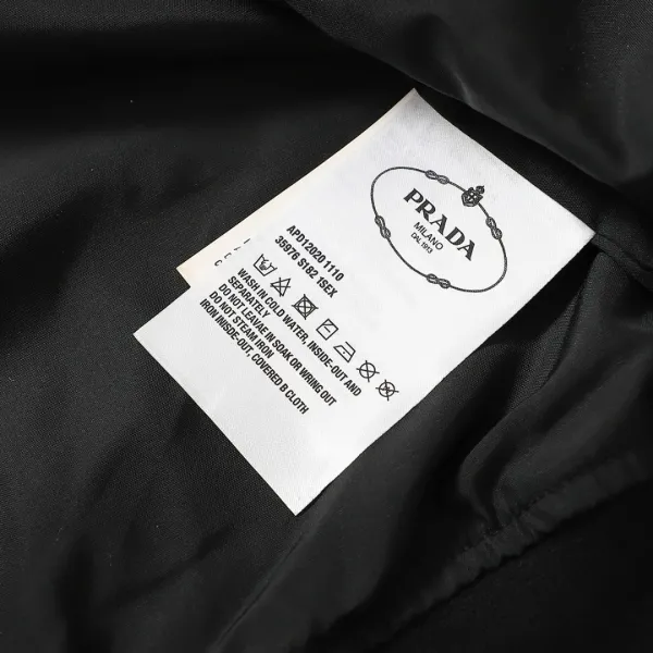 【PRADA 公式旗艦店】 プラダ ジャケット着 ご好評に付き再入荷!241024 【PRADA 公式旗艦店】 プラダ ジャケット着 ご好評に付き再入荷!241024