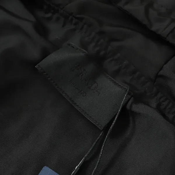 【PRADA 公式旗艦店】 プラダ ジャケット着 ご好評に付き再入荷!241024 【PRADA 公式旗艦店】 プラダ ジャケット着 ご好評に付き再入荷!241024