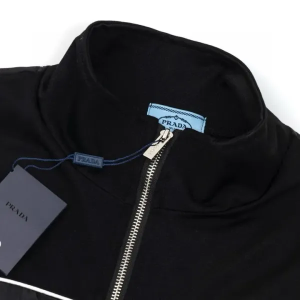 【PRADA  公式旗艦店】プラダ  ジャケット着 好評に付き再入荷 240826