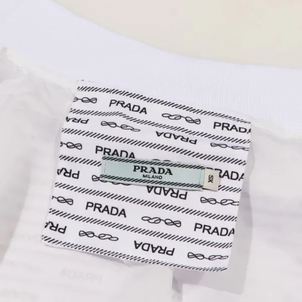 【PRADA 公式旗艦店】プラダ ジャケット着 好評に付き再入荷 240826 【PRADA 公式旗艦店】プラダ ジャケット着 好評に付き再入荷 240826