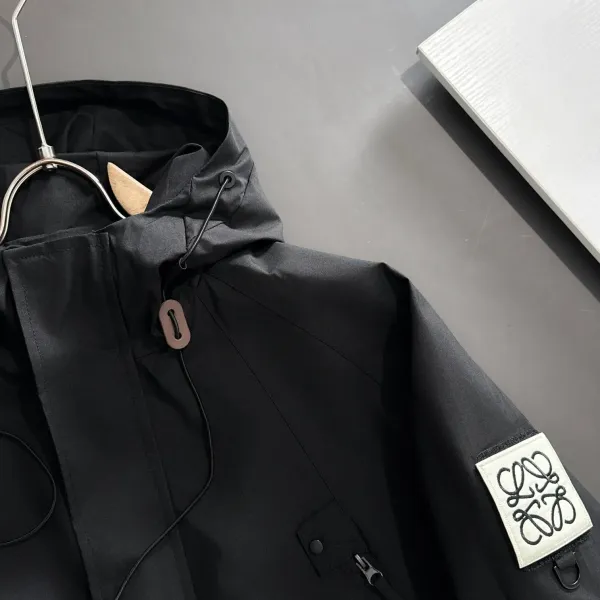 【LOEWE 公式旗艦店】ロエベ ジャケット着 好評に付き再入荷 241224 【LOEWE 公式旗艦店】ロエベ ジャケット着 好評に付き再入荷 241224