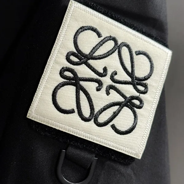 【LOEWE 公式旗艦店】ロエベ ジャケット着 好評に付き再入荷 241224 【LOEWE 公式旗艦店】ロエベ ジャケット着 好評に付き再入荷 241224