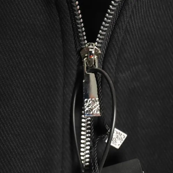【LOEWE 公式旗艦店】ロエベ ジャケット着 好評に付き再入荷 241224 【LOEWE 公式旗艦店】ロエベ ジャケット着 好評に付き再入荷 241224
