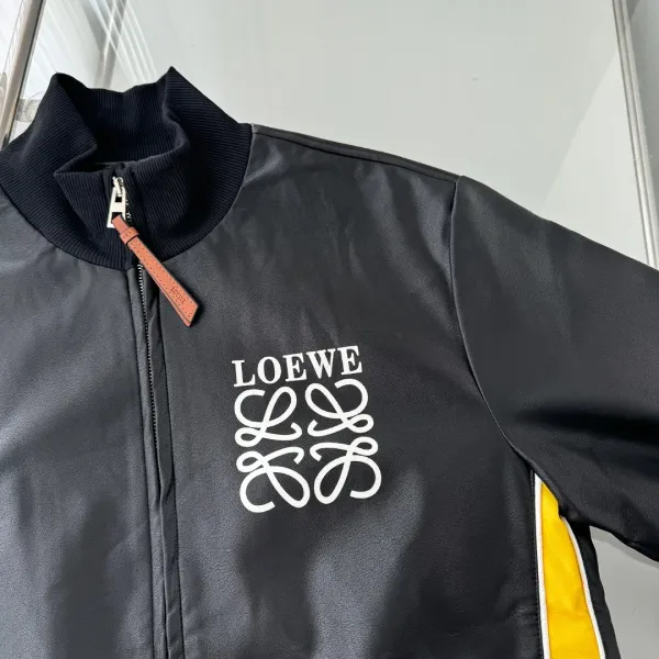 【LOEWE 公式旗艦店】ロエベ ジャケット着 好評に付き再入荷!241224 【LOEWE 公式旗艦店】ロエベ ジャケット着 好評に付き再入荷!241224
