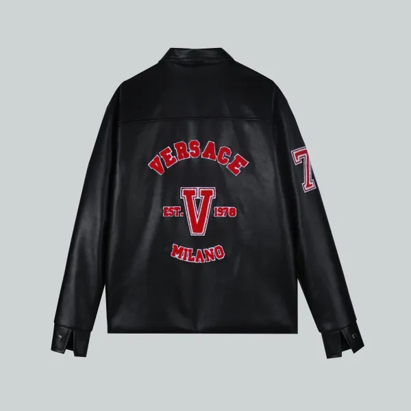 【VERSACE 公式旗艦店】ヴェルサーチ ジャケット着 ご好評に付き再入荷!241024 【VERSACE 公式旗艦店】ヴェルサーチ ジャケット着 ご好評に付き再入荷!241024