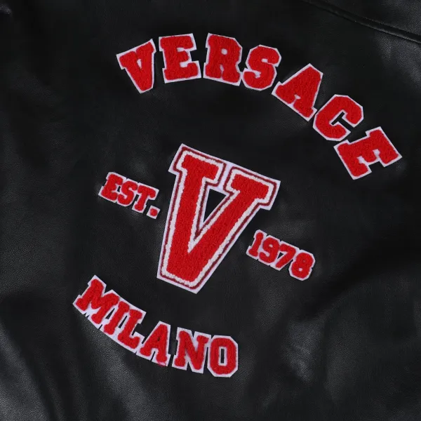 【VERSACE 公式旗艦店】ヴェルサーチ ジャケット着 ご好評に付き再入荷!241024 【VERSACE 公式旗艦店】ヴェルサーチ ジャケット着 ご好評に付き再入荷!241024