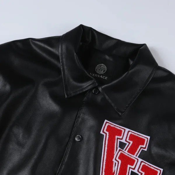 【VERSACE 公式旗艦店】ヴェルサーチ ジャケット着 ご好評に付き再入荷!241024 【VERSACE 公式旗艦店】ヴェルサーチ ジャケット着 ご好評に付き再入荷!241024