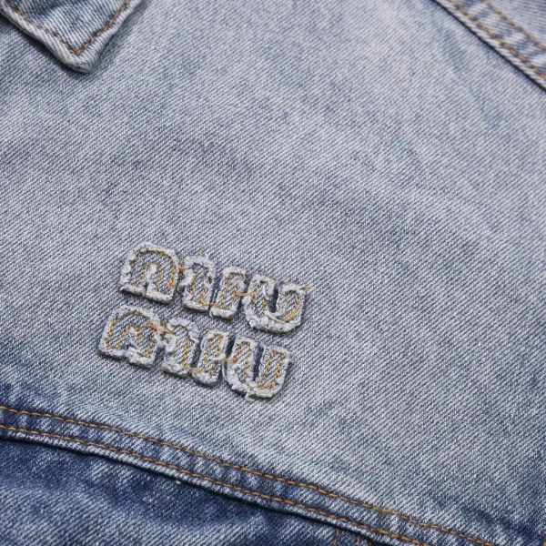 【Miumiu 公式旗艦店】ミュウミュウ  パーカー スウェット ご好評に付き再入荷！241216