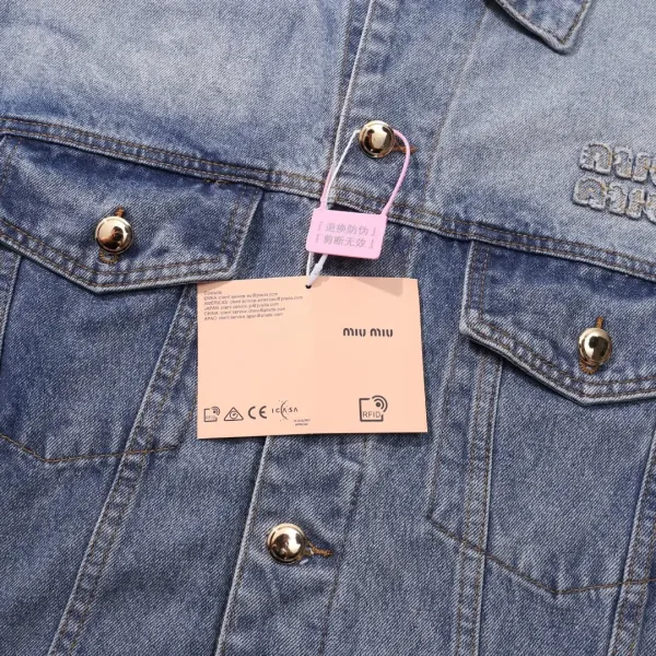 【Miumiu 公式旗艦店】ミュウミュウ  パーカー スウェット ご好評に付き再入荷！241216
