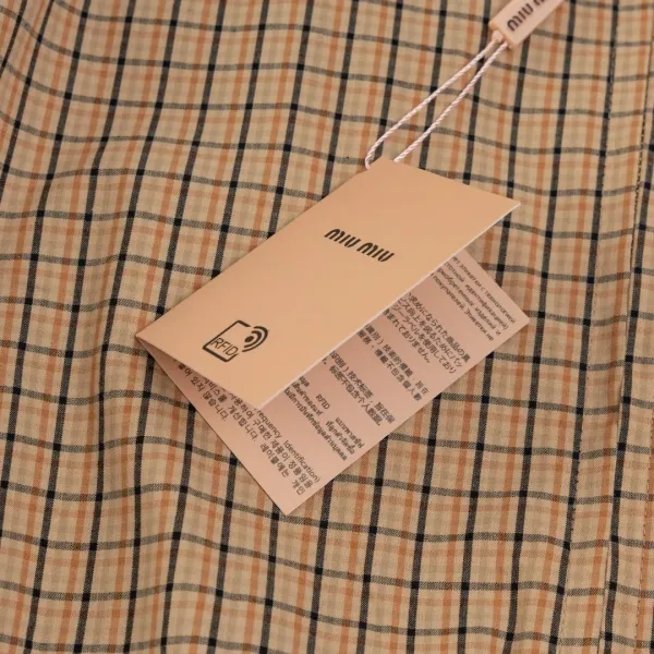 【Miumiu 公式旗艦店】 ミュウミュウ ジャケット着 スウェット ご好評に付き再入荷!241122 【Miumiu 公式旗艦店】 ミュウミュウ ジャケット着 スウェット ご好評に付き再入荷!241122
