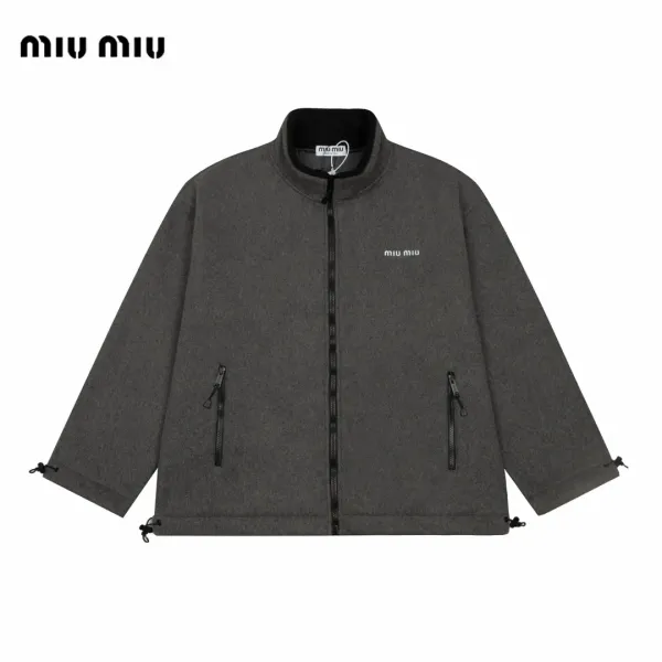 【Miumiu 公式旗艦店】 ミュウミュウ ジャケット着 スウェット ご好評に付き再入荷!241122 【Miumiu 公式旗艦店】 ミュウミュウ ジャケット着 スウェット ご好評に付き再入荷!241122