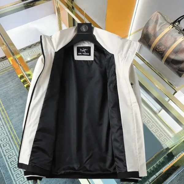 【ARCTERYX  公式旗艦店】アークテリクス  ジャケット着 ご好評に付き再入荷！250107