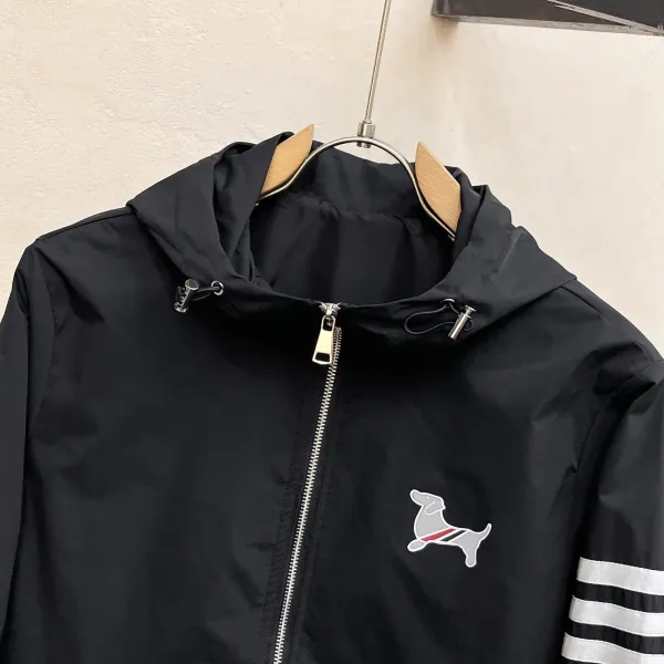 【ThomBrowne 公式旗艦店】トムブラウン   ジャケット着ご好評に付き再入荷！250106
