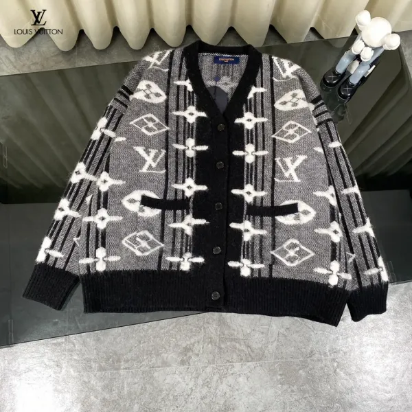 LV【LOUIS VUITTON 公式旗艦店】ルイヴィトン セーター ご好評に付き再入荷!241230 LV【LOUIS VUITTON 公式旗艦店】ルイヴィトン セーター ご好評に付き再入荷!241230