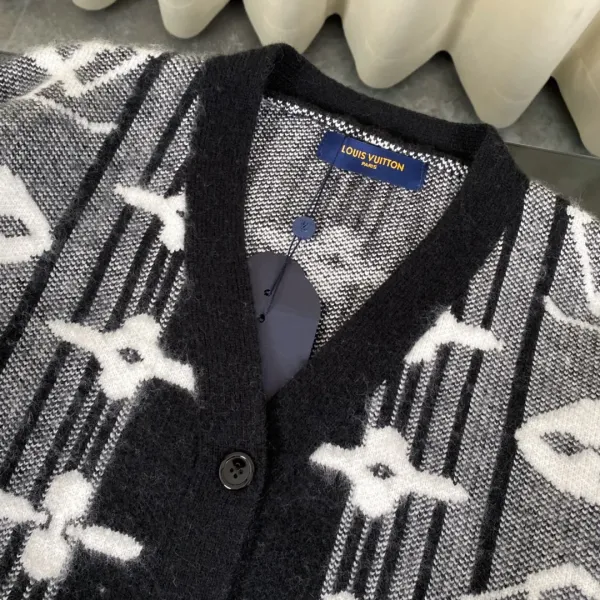 LV【LOUIS VUITTON 公式旗艦店】ルイヴィトン セーター ご好評に付き再入荷!241230 LV【LOUIS VUITTON 公式旗艦店】ルイヴィトン セーター ご好評に付き再入荷!241230