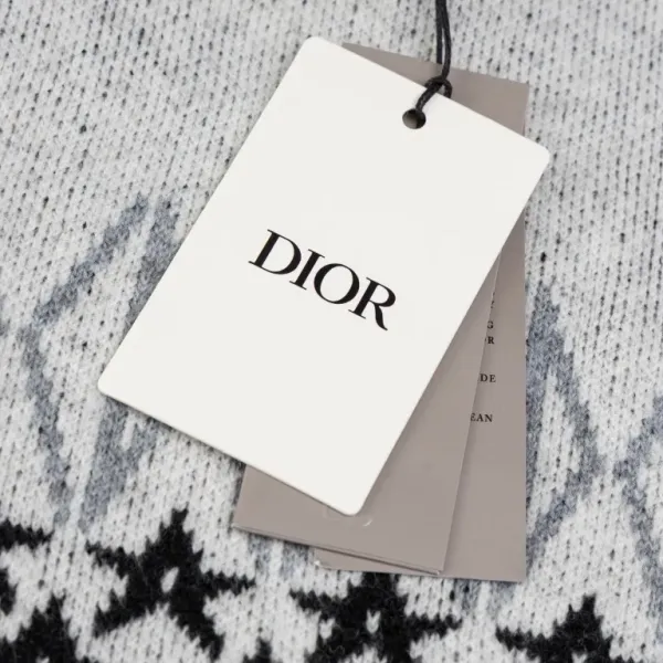 【DIOR 公式旗艦店】ディオール セーター好評に付き再入荷!250108 【DIOR 公式旗艦店】ディオール セーター好評に付き再入荷!250108