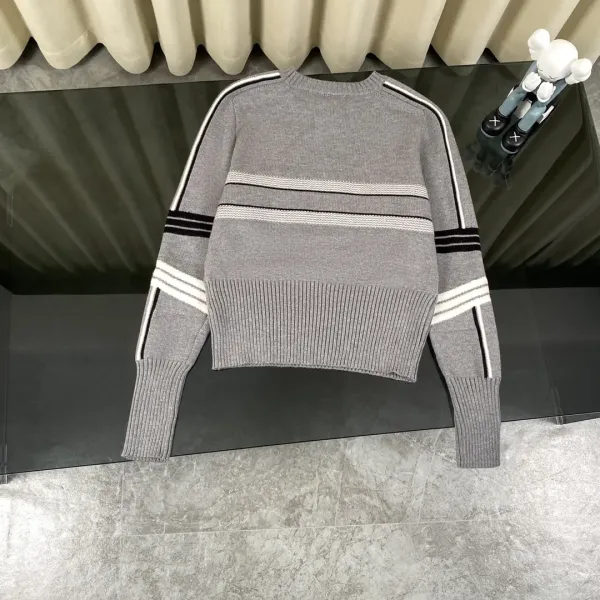 【DIOR 公式旗艦店】ディオール  セーター好評に付き再入荷！250108