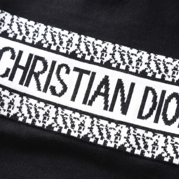 【DIOR  公式旗艦店】ディオール  セーター好評に付き再入荷！250108