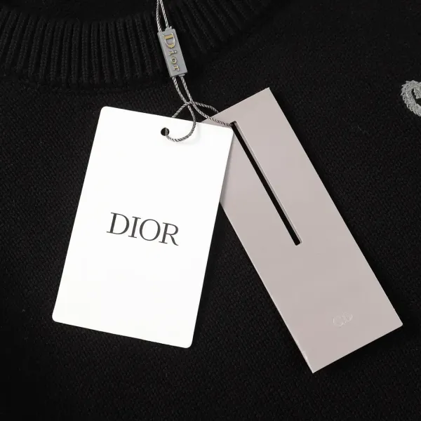 【DIOR 公式旗艦店】ディオール セーター好評に付き再入荷! 241031 【DIOR 公式旗艦店】ディオール セーター好評に付き再入荷! 241031