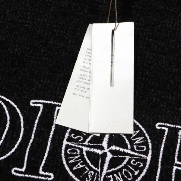 【DIOR 公式旗艦店】ディオール セーター好評に付き再入荷! 241031 【DIOR 公式旗艦店】ディオール セーター好評に付き再入荷! 241031