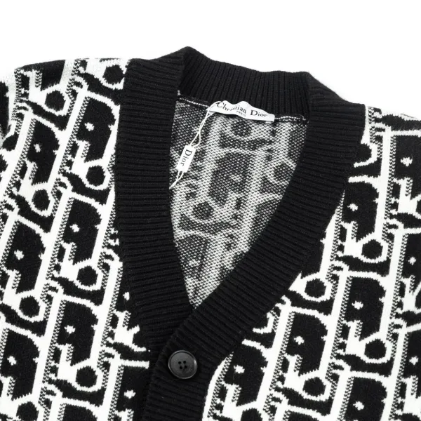 【DIOR 公式旗艦店】ディオール   セーター好評に付き再入荷！ 240929