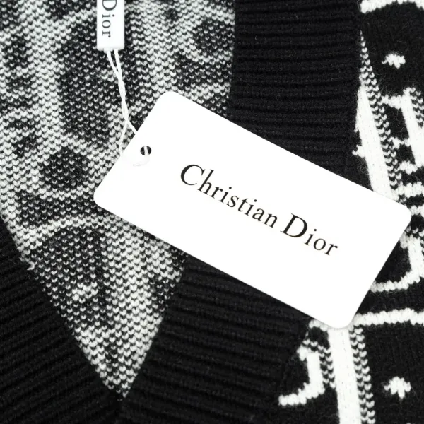 【DIOR 公式旗艦店】ディオール   セーター好評に付き再入荷！ 240929