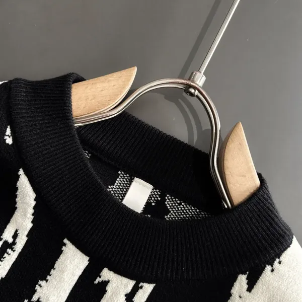 【BURBERRY 公式旗艦店】バーバリー セーター好評に付き再入荷!241231 【BURBERRY 公式旗艦店】バーバリー セーター好評に付き再入荷!241231