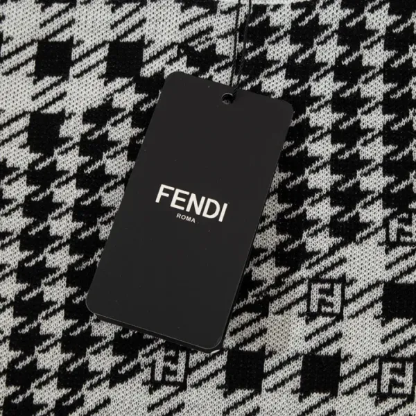 【FENDI 公式旗艦店】フェンディ セーター好評に付き再入荷! 241101 【FENDI 公式旗艦店】フェンディ セーター好評に付き再入荷! 241101