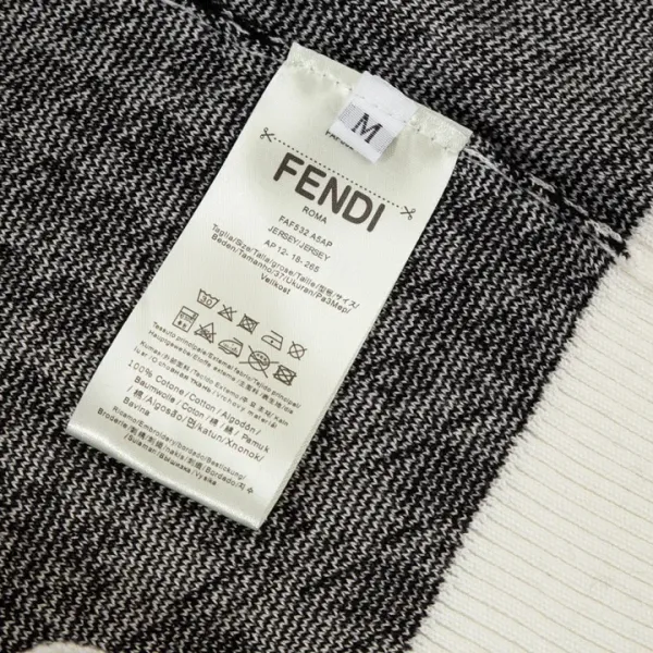 【FENDI 公式旗艦店】フェンディ セーター好評に付き再入荷! 241101 【FENDI 公式旗艦店】フェンディ セーター好評に付き再入荷! 241101
